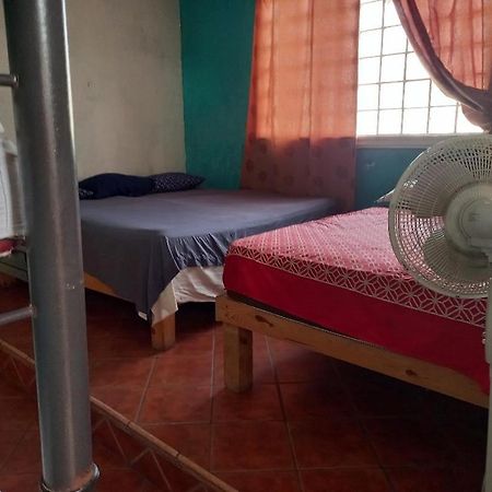 Hostal Bravo Vallarta ปูแอร์โตบาญาร์ตา ภายนอก รูปภาพ