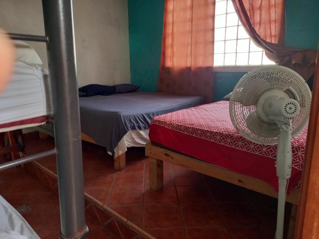 Hostal Bravo Vallarta ปูแอร์โตบาญาร์ตา ภายนอก รูปภาพ